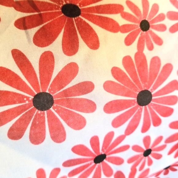 Red Daisy Women's Handkerchief Handbag Accessory Dainty Scarf - Picture 4 of 7